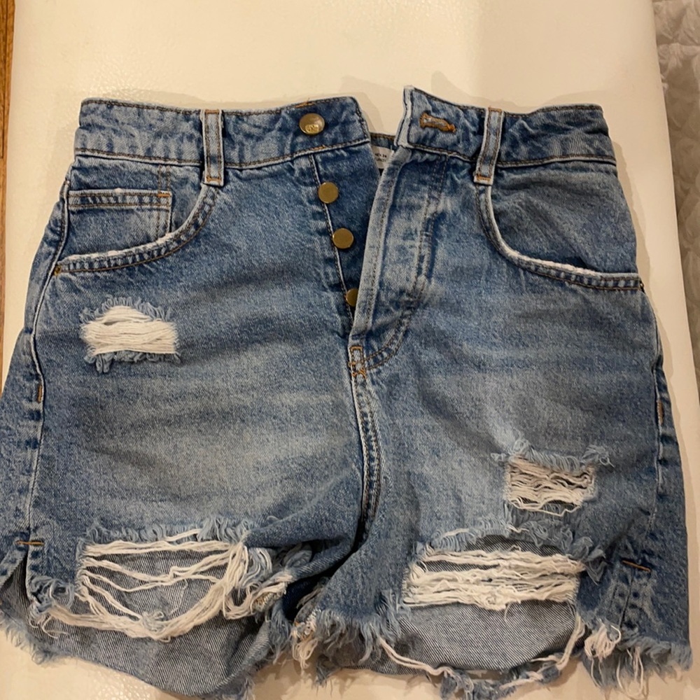 High wasted button up Zara jean shorts